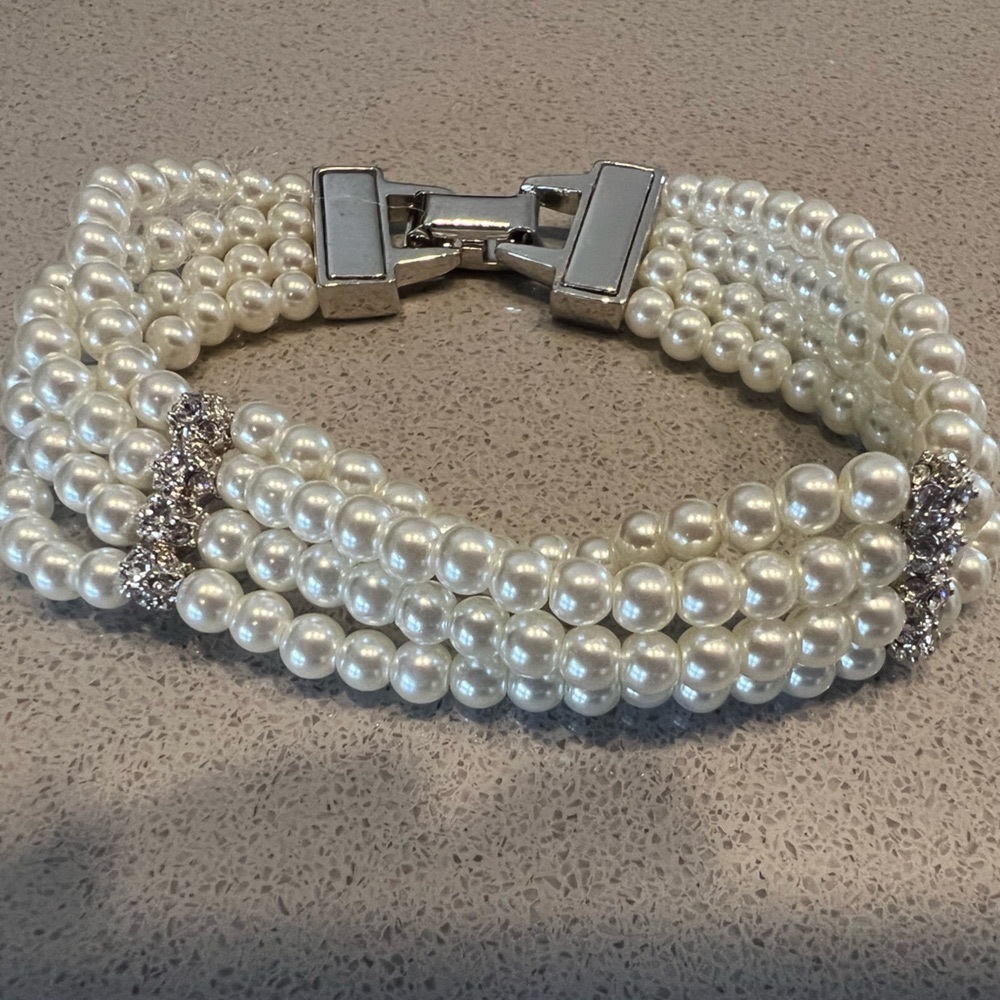 Pearl bracelet